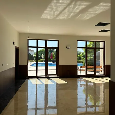 Relaxing In Shartrez