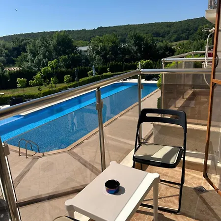 Relaxing In Shartrez *