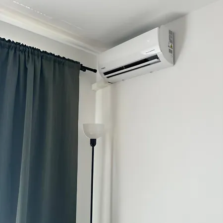 Daire Relaxing In Shartrez *