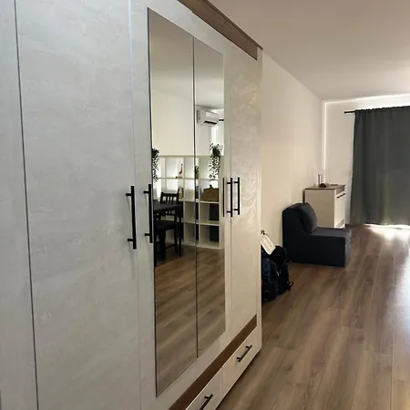 Daire Relaxing In Shartrez