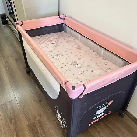 Daire Relaxing In Shartrez